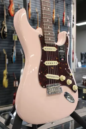 Fender - Limited Edition American Professional II Stratocaster with Case - Shell Pink 2